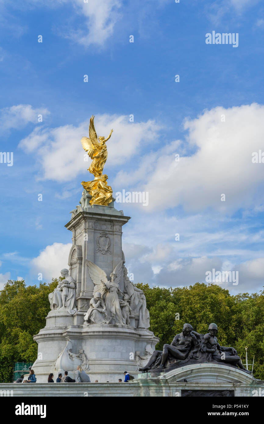 Statue Outside Buckingham Palace High Resolution Stock Photography and