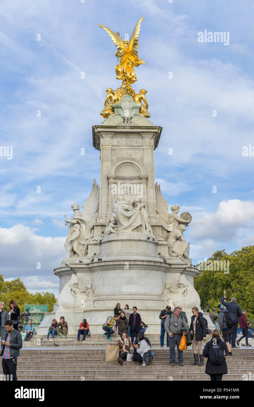 Statue Outside Buckingham Palace High Resolution Stock Photography and