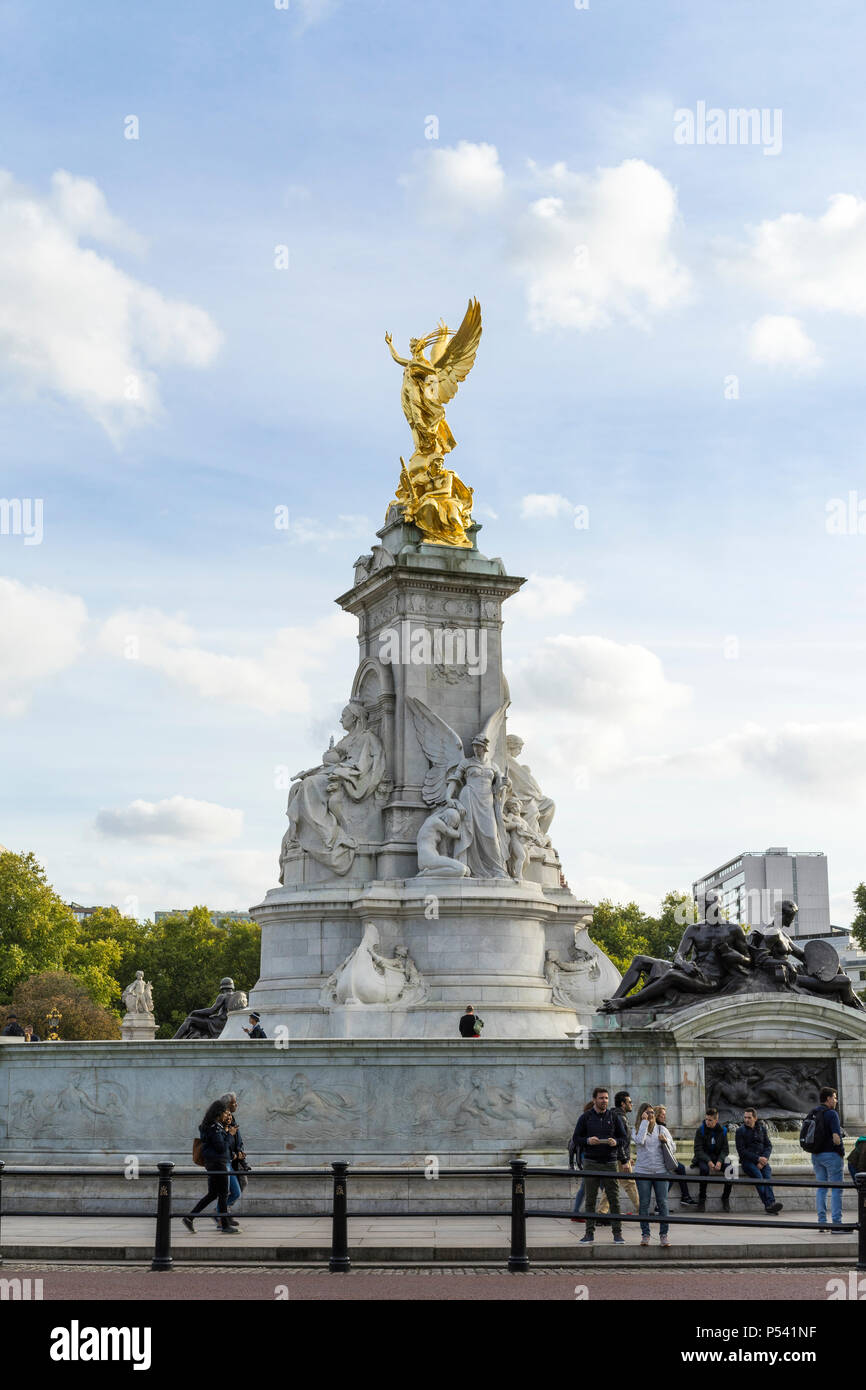 Statue Outside Buckingham Palace High Resolution Stock Photography and