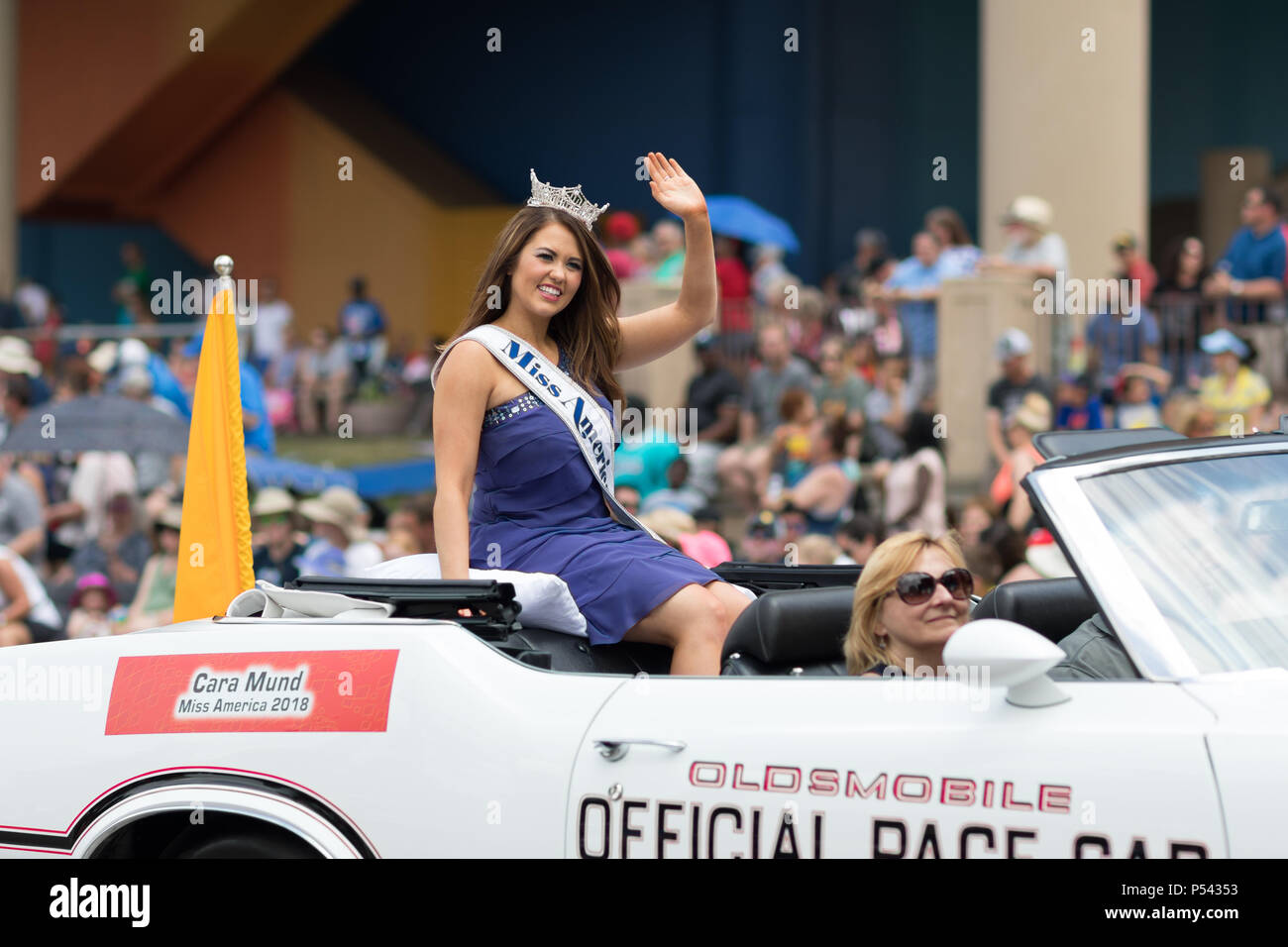 Indianapolis, Indiana, USA - May 26, 2018, Cara Mund, Miss America 2018 riding on an Oldsmobile 1970 classic car, at the Indy 500 Parade Stock Photo