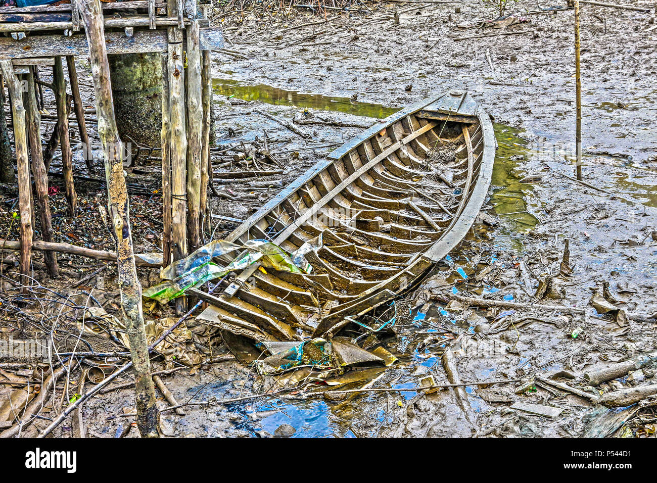 Broken rope bridge hi-res stock photography and images - Alamy