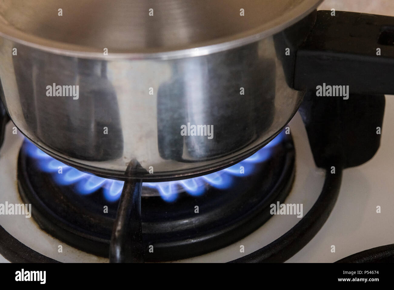 Cooking food on the gas stove gas burner Stock Photo - Alamy