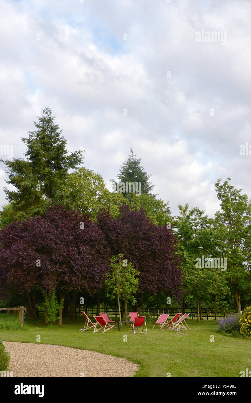 An ideal meeting place, relaxed seating for 8 outdoors in the French