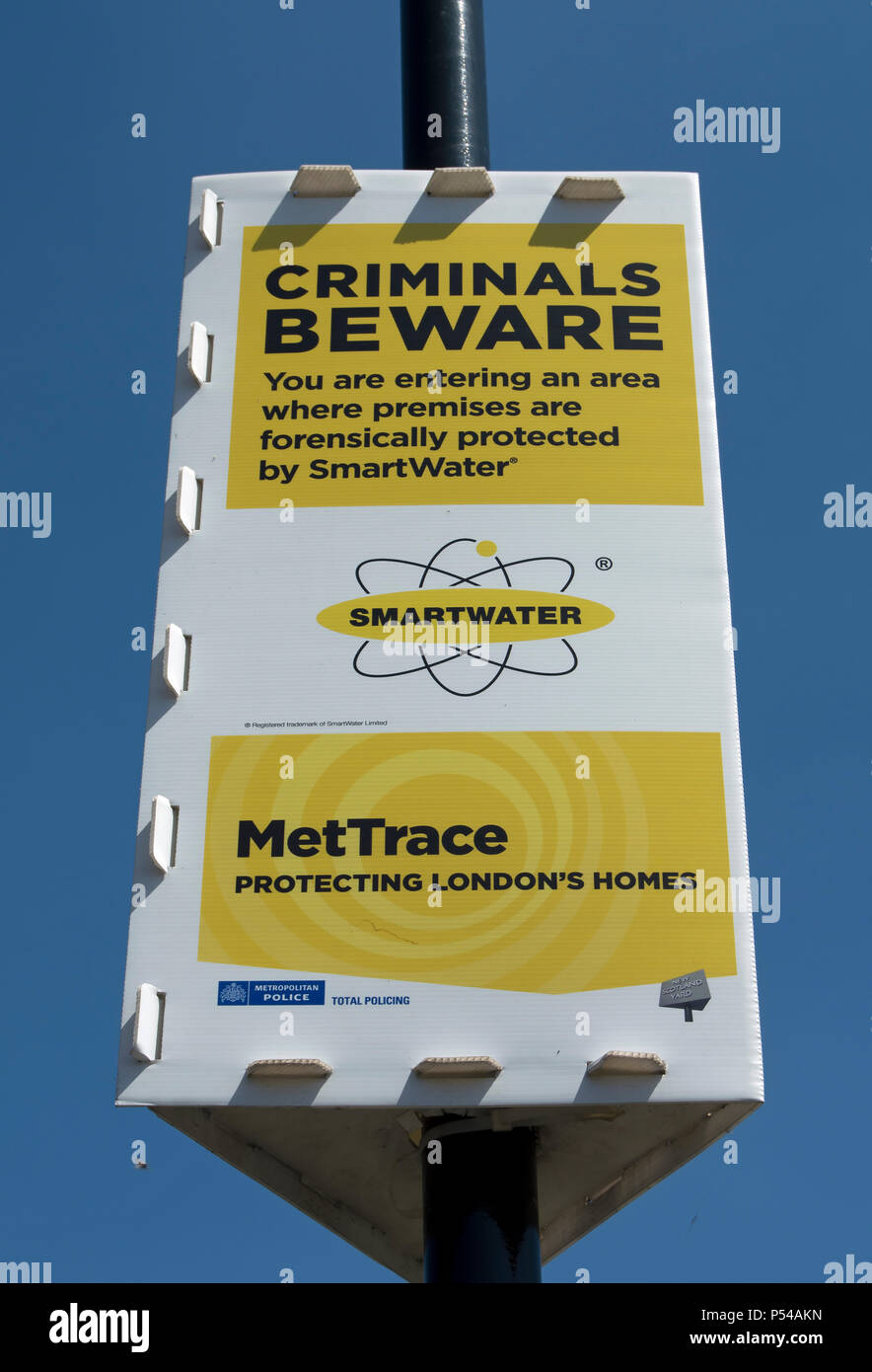 metropolitian police criminals beware sign, promoting mettrace and sweetwater initiatives to combat burglaries, in chiswick, london, england Stock Photo