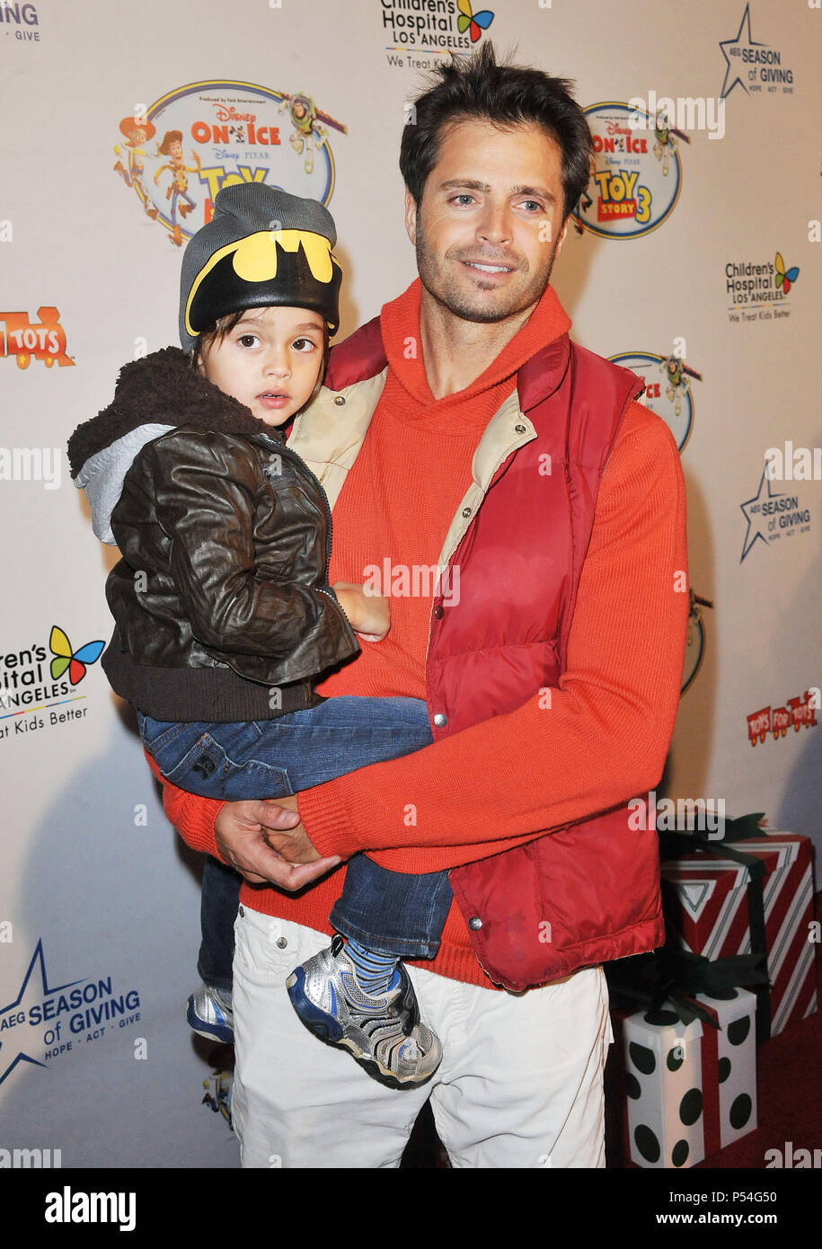 david Charvet, daughter  at Toy Story 3 On Ice To benefit the Children Hospital at the Nokia Ice Skating in Los Angeles.david Charvet, daughter  ------------- Red Carpet Event, Vertical, USA, Film Industry, Celebrities,  Photography, Bestof, Arts Culture and Entertainment, Topix Celebrities fashion /  Vertical, Best of, Event in Hollywood Life - California,  Red Carpet and backstage, USA, Film Industry, Celebrities,  movie celebrities, TV celebrities, Music celebrities, Photography, Bestof, Arts Culture and Entertainment,  Topix, vertical,  family from from the year , 2011, inquiry tsuni@Gamma Stock Photo