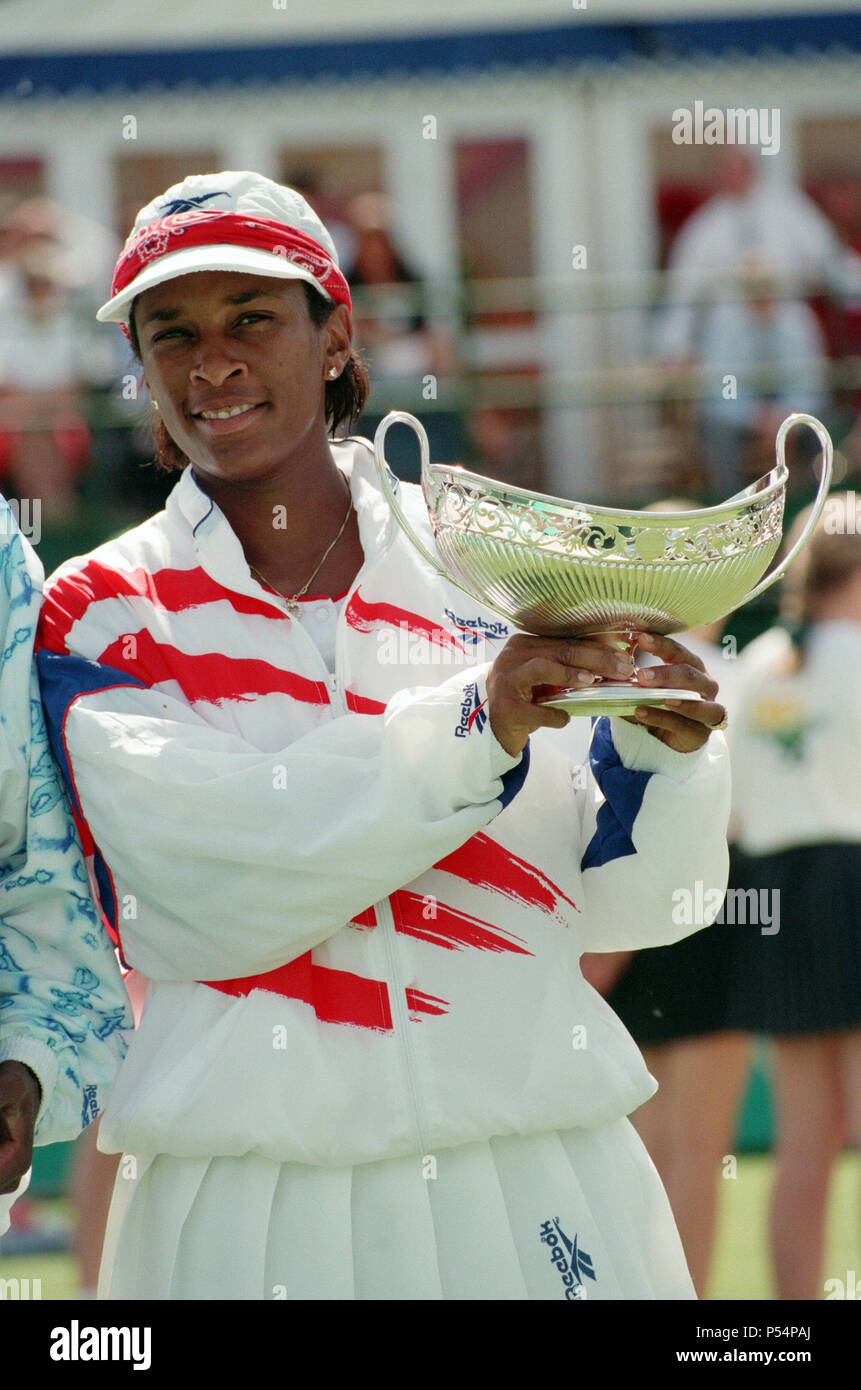 The Final Of The Dfs Classic Tennis Championship At The Edgbaston Priory Zina Garrison Jackson Defeated Lori Mcneil 6 3 6 3 Pictured Zina Garrison Jackson With The Trophy 18th June 1995 Stock Photo Alamy