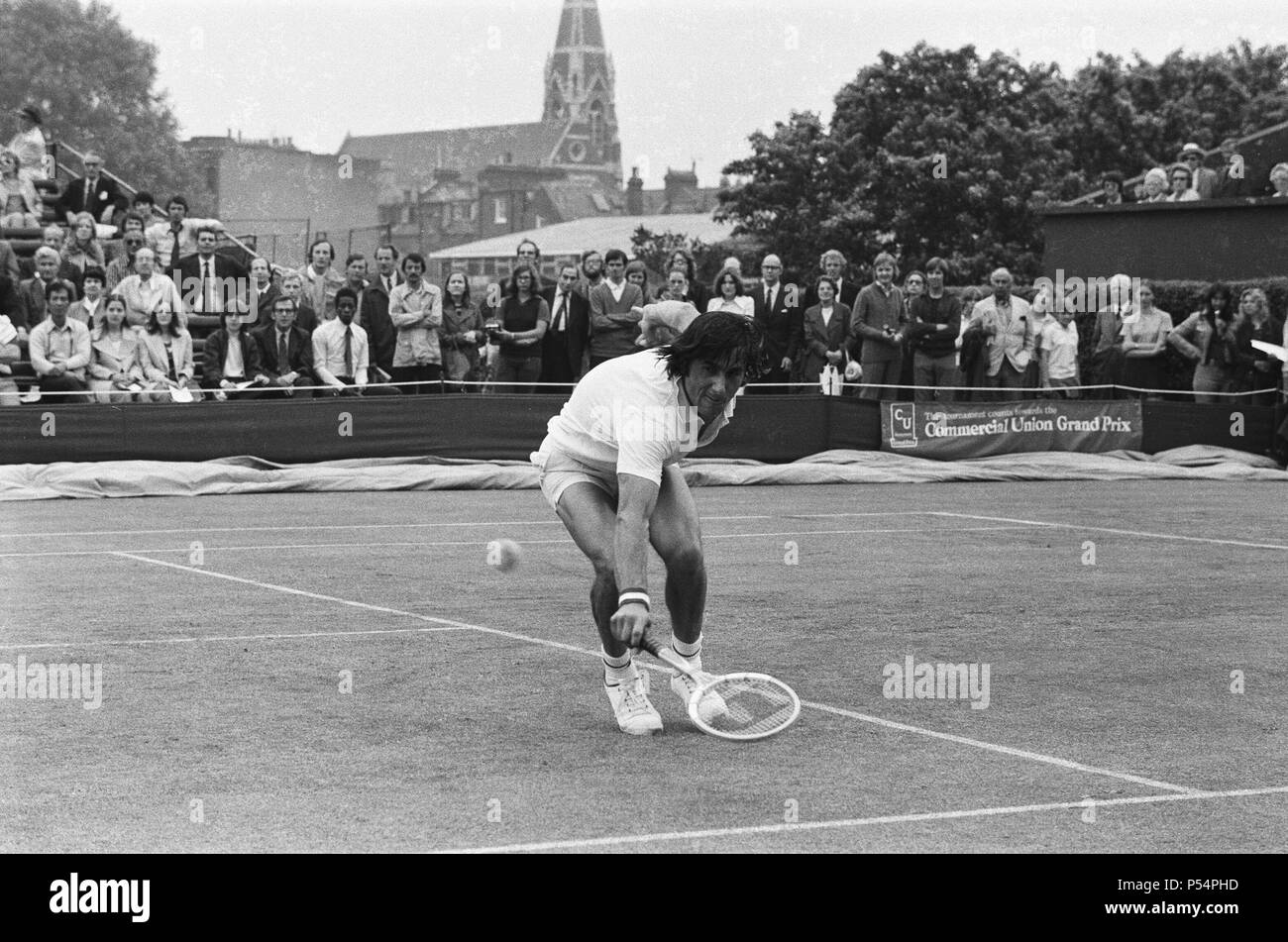 Studio Tourné En Portrait De L'ancien Joueur De Tennis Roumain Ilie Nastase Pour La Sortie De Son Album Globe Trotter Lover En 1987 2k2k258