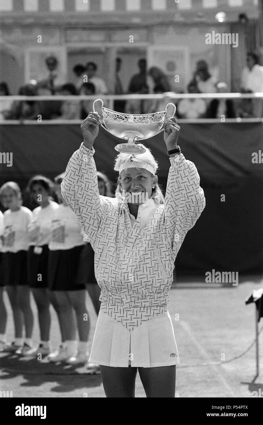 The Women's Singles final of the Dow Classic Tennis Tournament at the Edgbaston Priory Club. Pictured, Martina Navratilova with the trophy, she wins the women's singles final. 18th June 1989. Stock Photo