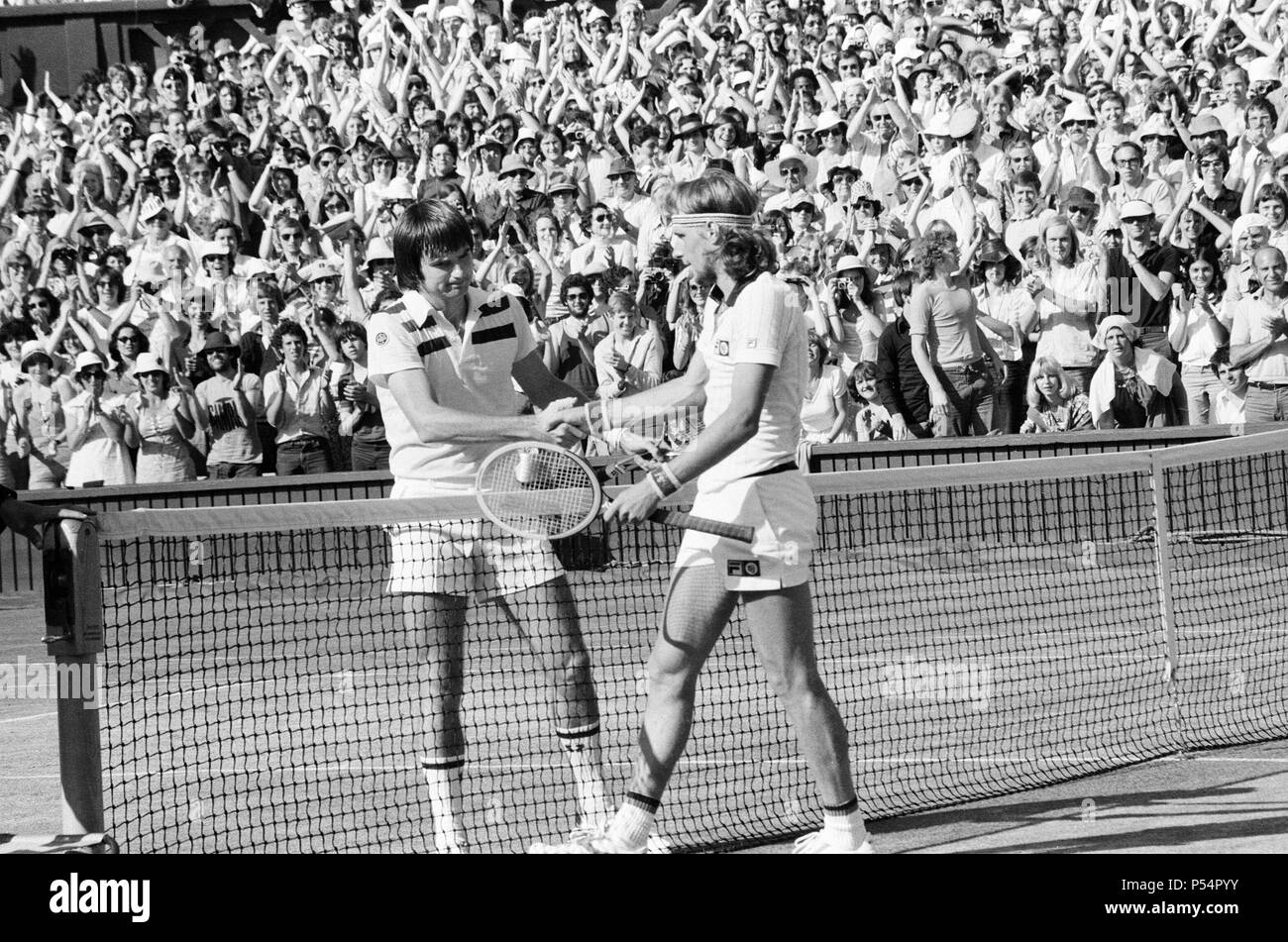 Court wimbledon tennis 1970s hires stock photography and images Alamy