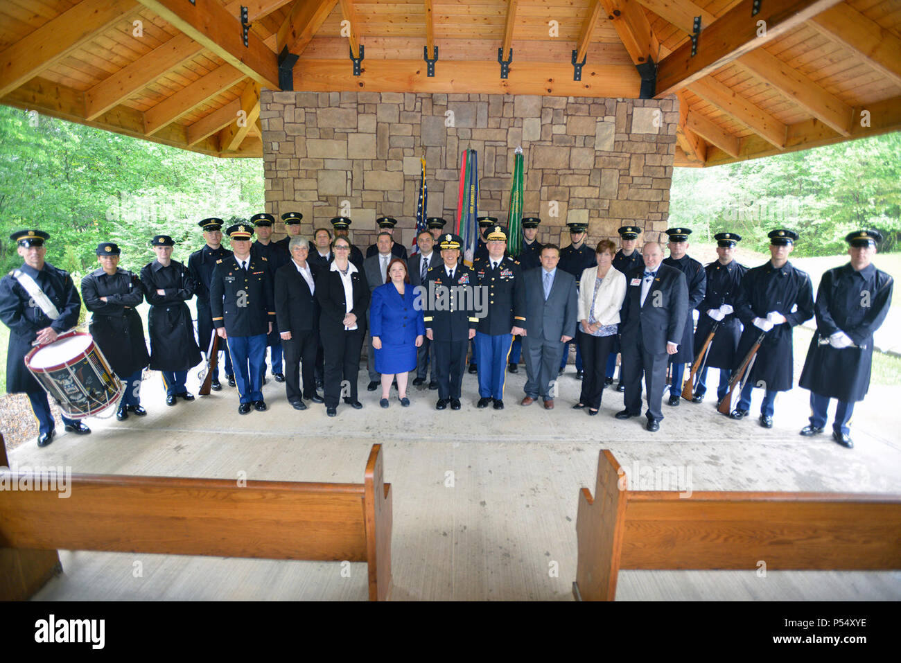 A group representing the U.S. Army Corps of Engineers Nashville District pose with Brig. Gen. Mark Toy, U.S. Army Corps of Engineers Great Lakes and Ohio River Division commander, Maj. Christopher Burkhart, Nashville deputy district commander and soldiers from the 3rd United States Infantry Regiment, traditionally known as 'The Old Guard,' carry American Revolutionary War Private Samuel Howard during a reinterment ceremony at Resthaven Cemetery in Baxter, Ky.  during Howard's reinterment May 12, 2017 at Resthaven Cemetery in Baxter, Ky. The U.S. Army Corps of Engineers Nashville District worke Stock Photo