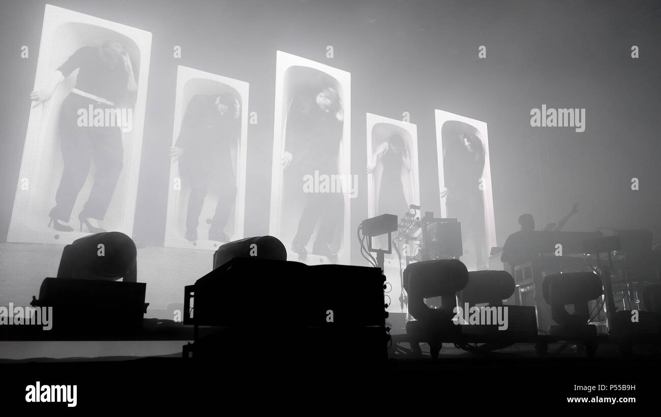 Tom rowlands chemical brothers hires stock photography and images Alamy