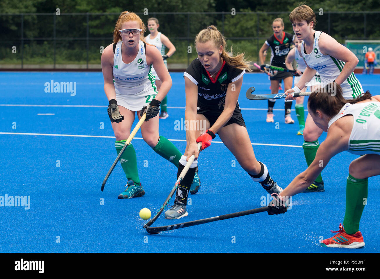 Velbert, Deutschland. 24th June, 2018. Lena MICHEL (GER, mi.) In action on the ball, in duels. Hockey, DHB, Women's National Team, Three Nations Tournament, World Cup Preparation, Laenderspiel, Germany (GER) - Ireland (IRL), 3: 0, on 24.06.2018 in Velbert/Germany. | usage worldwide Credit: dpa/Alamy Live News Stock Photo