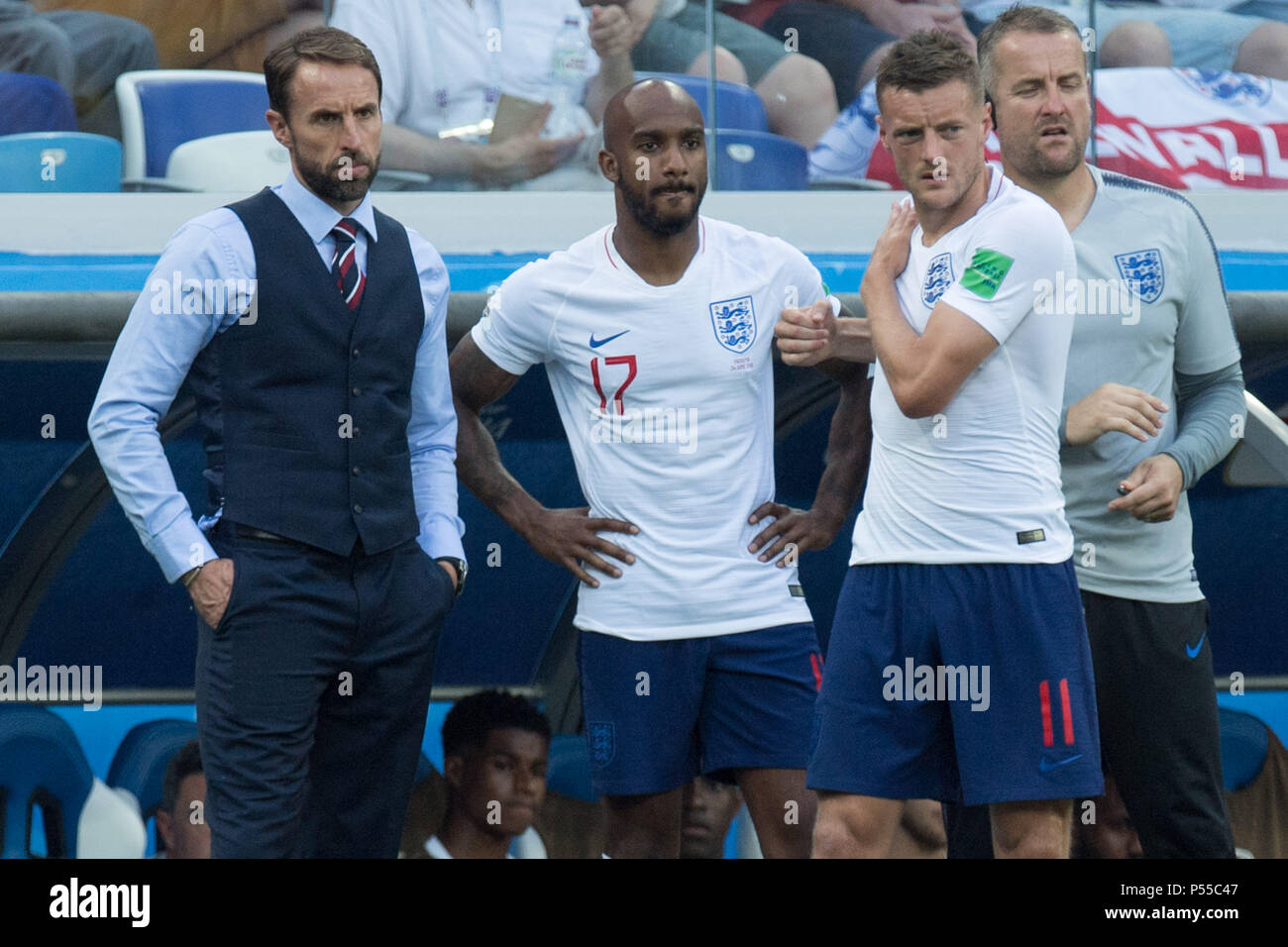 Gareth SOUTHGATE (left, coach, ENG) brings Fabian DELPH (2nd from left, ENG) and Jamie VARDY (ENG), substitution, full figure, reserve, half figure, half figure, England (ENG) - Panama (PAN ) 6: 1, preliminary round, group G, match 30, on 24.06.2018 in Nizhny Novgorod; Football World Cup 2018 in Russia from 14.06. - 15.07.2018. | usage worldwide Stock Photo
