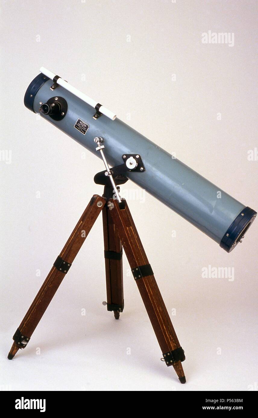 TELESCOPIO. Instrumento óptico que permite ver objetos lejanos Stock Photo  - Alamy