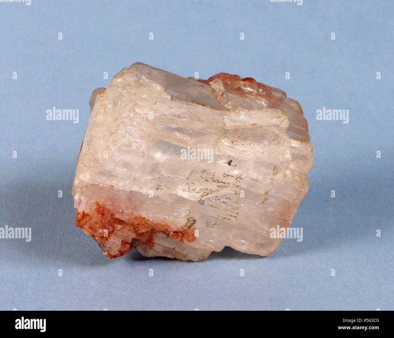 SILVINA. Mineral constituido por cloruro de potasio, monométrico, de sabor  amargo. Utilizado como materia prima para la extracción del potasio Stock  Photo - Alamy