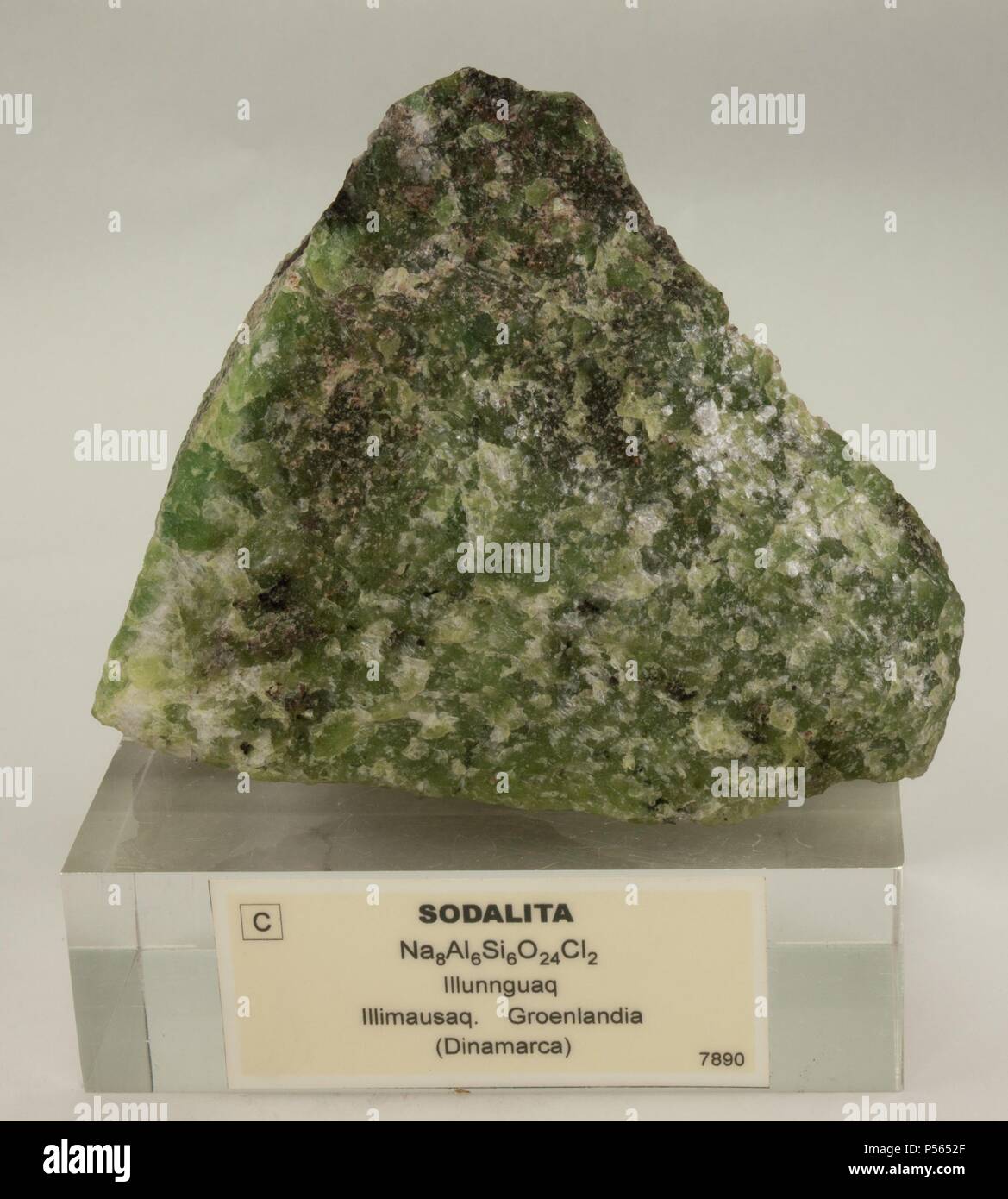 SODALITA. Mineral del grupo VII (silicatos). Ejemplar procedente de Groenlandia. Stock Photo
