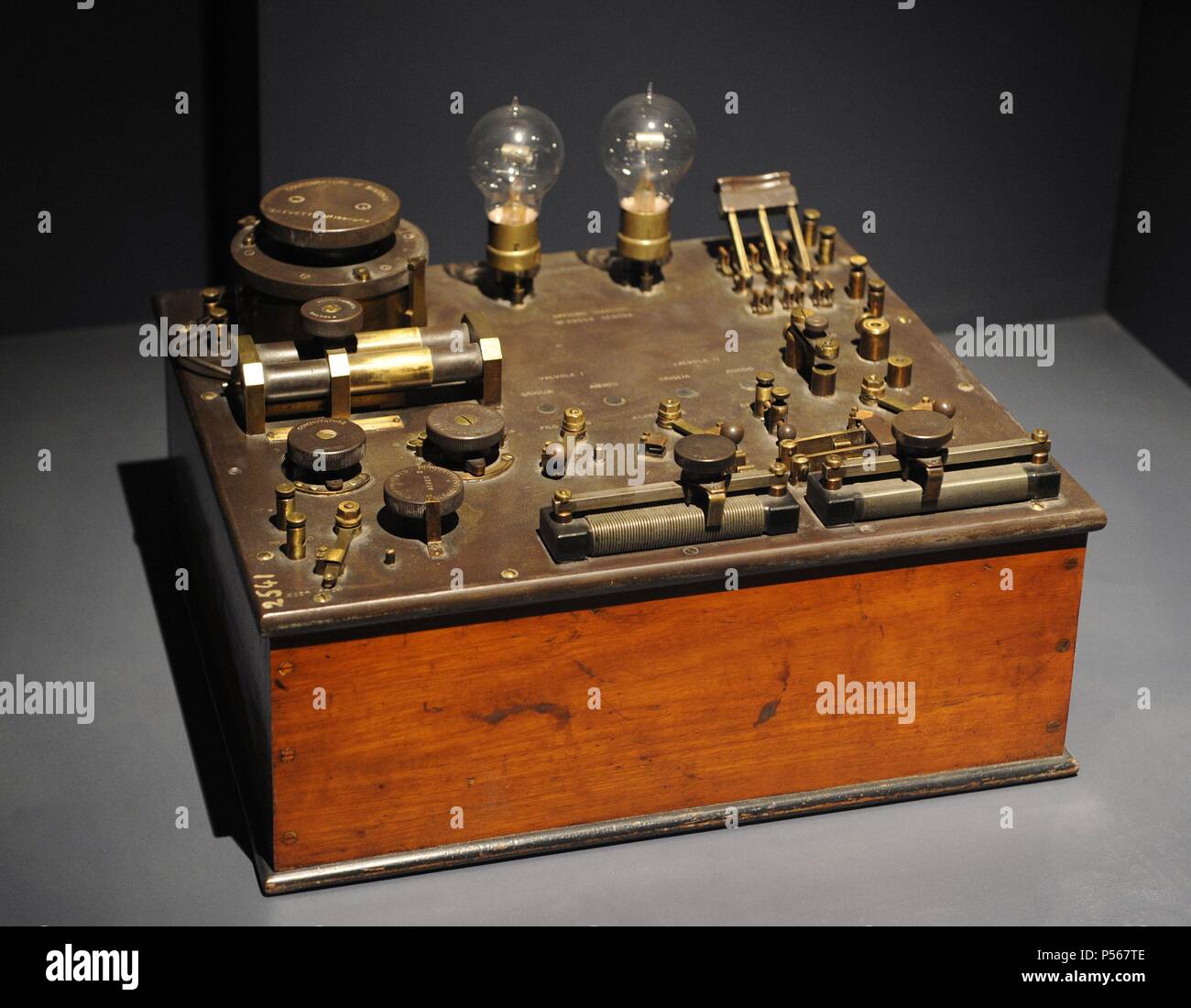 Twovalve radioreceiver. 1917. Officine Marconi, Genova. National Museum of Science and