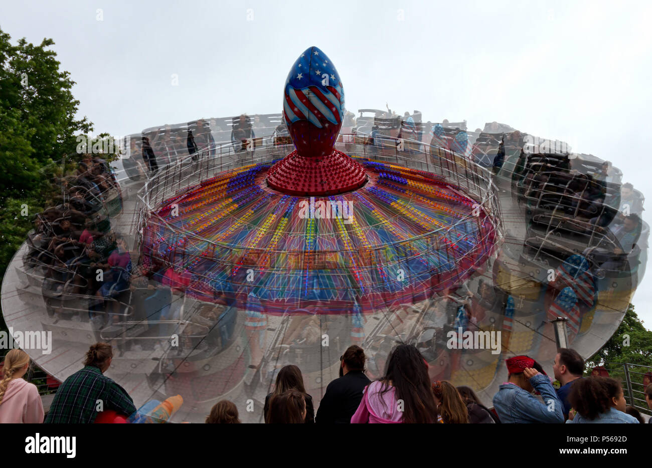 Fast Fairground Rides Ride in motion hi-res stock photography and images - Alamy