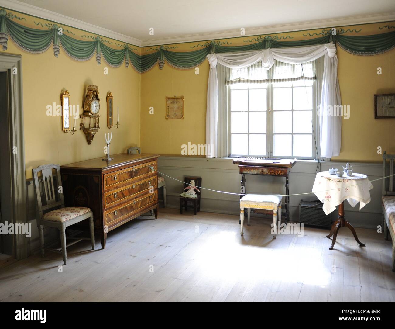 Finland. Turku. Qwensel House. Bourgeois housing from the autarchic times. Built in 1700. Qwensel House operates as the Turku Pharmacy Museum and cafe . Room. Stock Photo