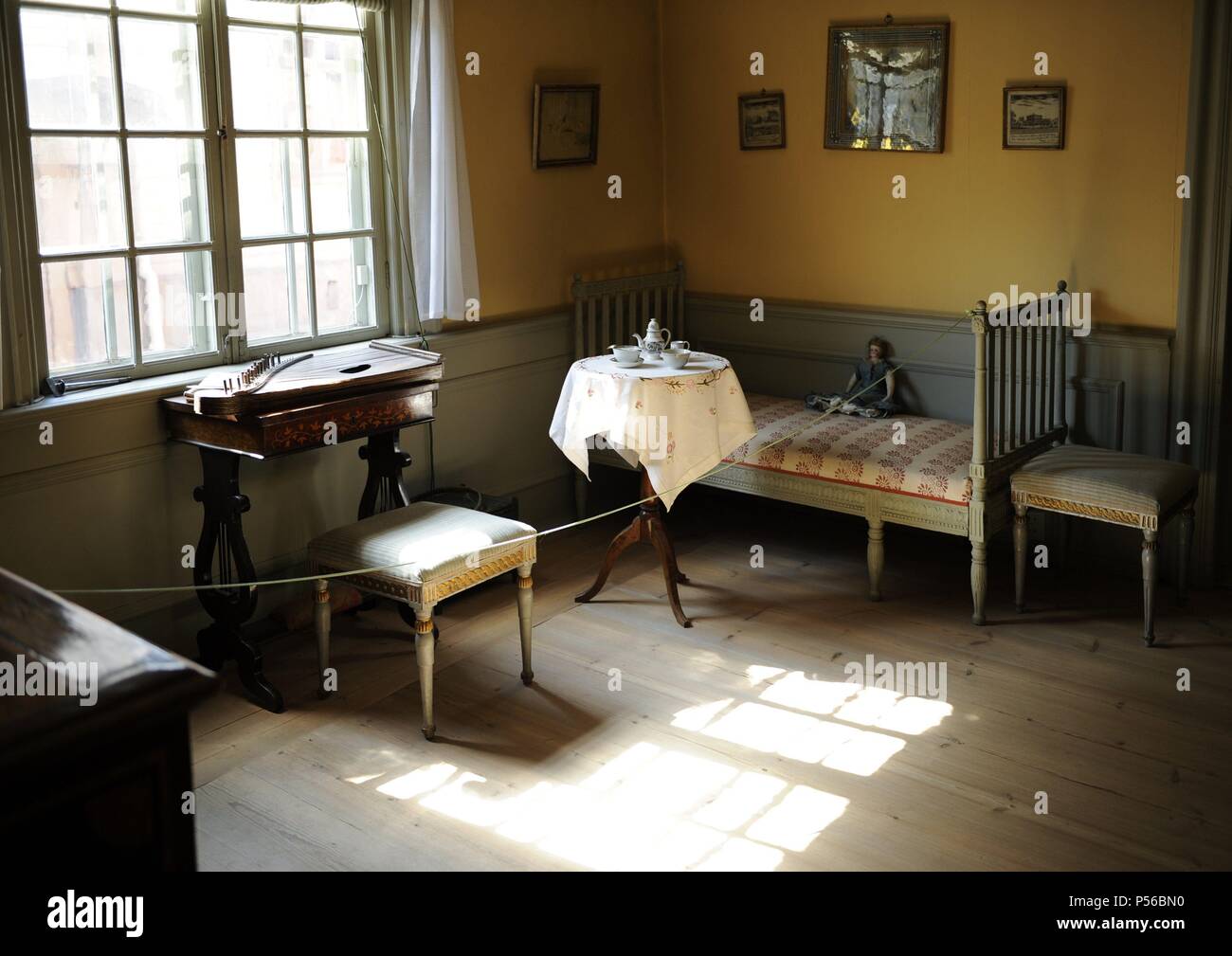 Finland. Turku. Qwensel House. Bourgeois housing from the autarchic times. Built in 1700. Qwensel House operates as the Turku Pharmacy Museum and cafe . Room. Stock Photo