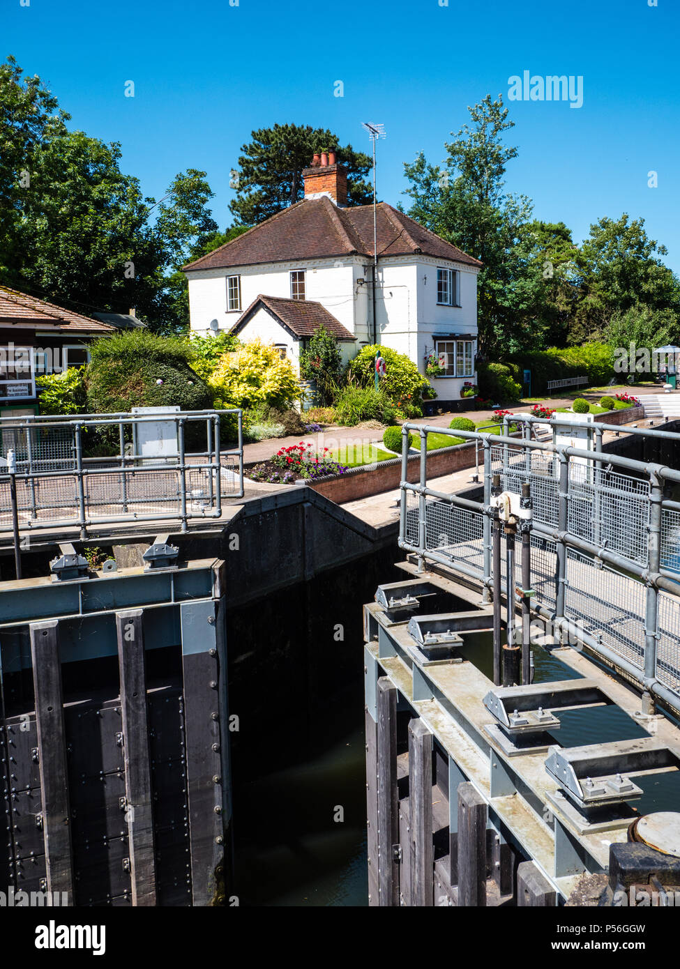 Marlow Lock, Lock Gates, River Thames, Marlow, Buckinghamshire, England, UK, GB. Stock Photo