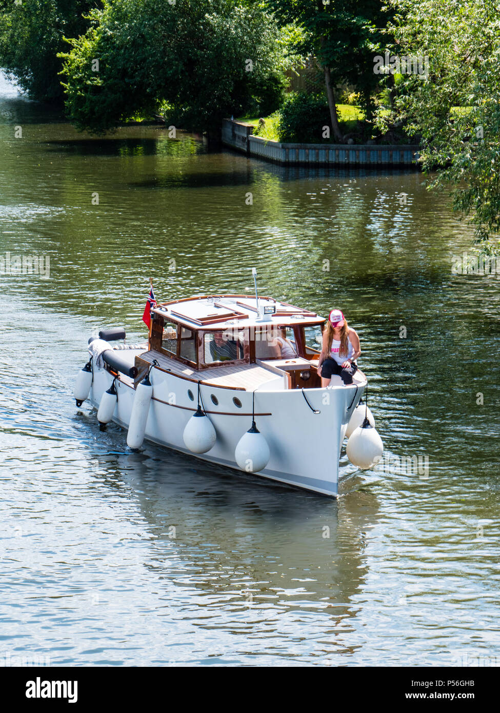 Boat Approaching Marlow Lock, River Thames, Marlow, Buckinghamshire, England, UK, GB. Stock Photo