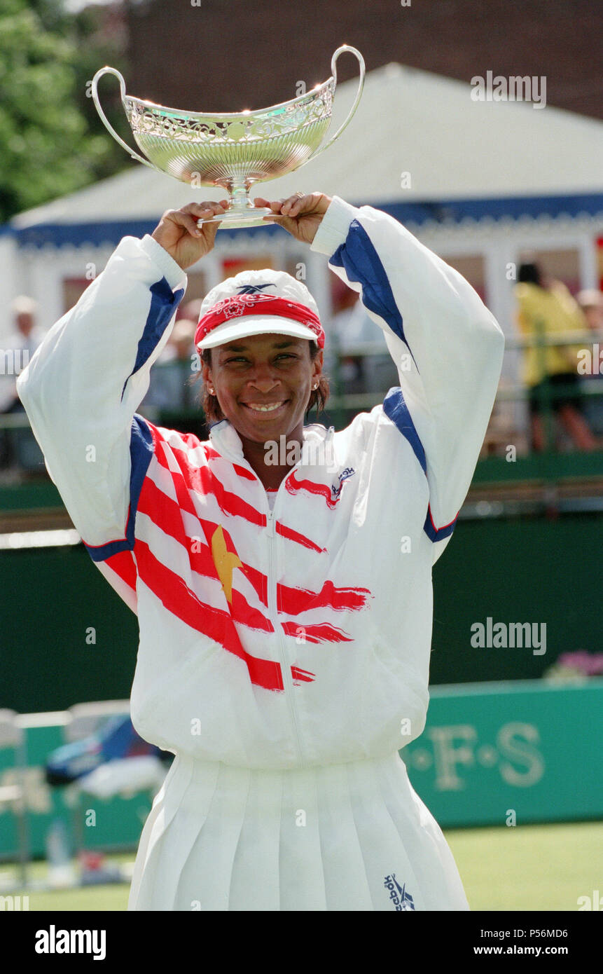 The Final Of The Dfs Classic Tennis Championship At The Edgbaston Priory Zina Garrison Jackson Defeated Lori Mcneil 6 3 6 3 Pictured Zina Garrison Jackson With The Trophy 18th June 1995 Stock Photo Alamy