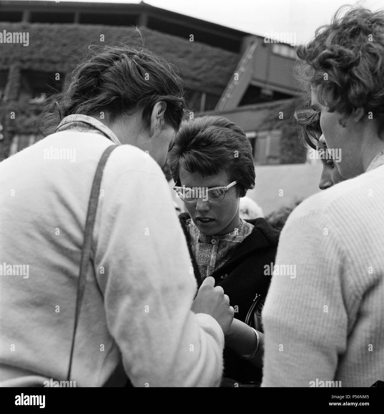 Wimbledon Tennis, Ladies day. Pictured, Billie Jean Moffitt (later King), the player who beat Margaret Smith, on the outside courts with the crowds, signing autographs. 26th June 1962. Stock Photo