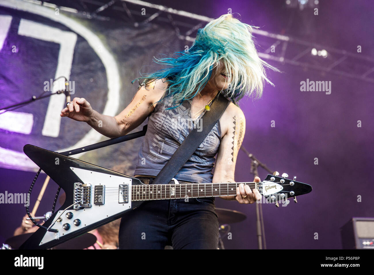 L7 band hi-res stock photography and images - Alamy
