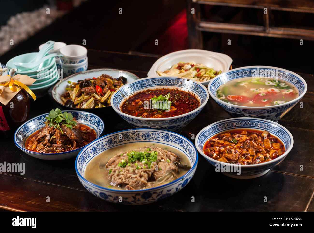 Chinese banquet table hi-res stock photography and images - Alamy