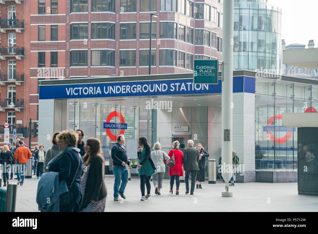 Victoria Overground Victoria underground station hi-res stock photography and images - Alamy