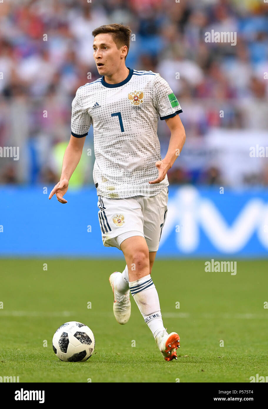 Samara, Russia. 25th June, 2018. Soccer: World Cup, group stages, group A, 3rd matchday Uruguay vs Russia, at Samara Stadium. Russia's Daler Kuzyayev in action. Credit: Marius Becker/dpa/Alamy Live News Stock Photo