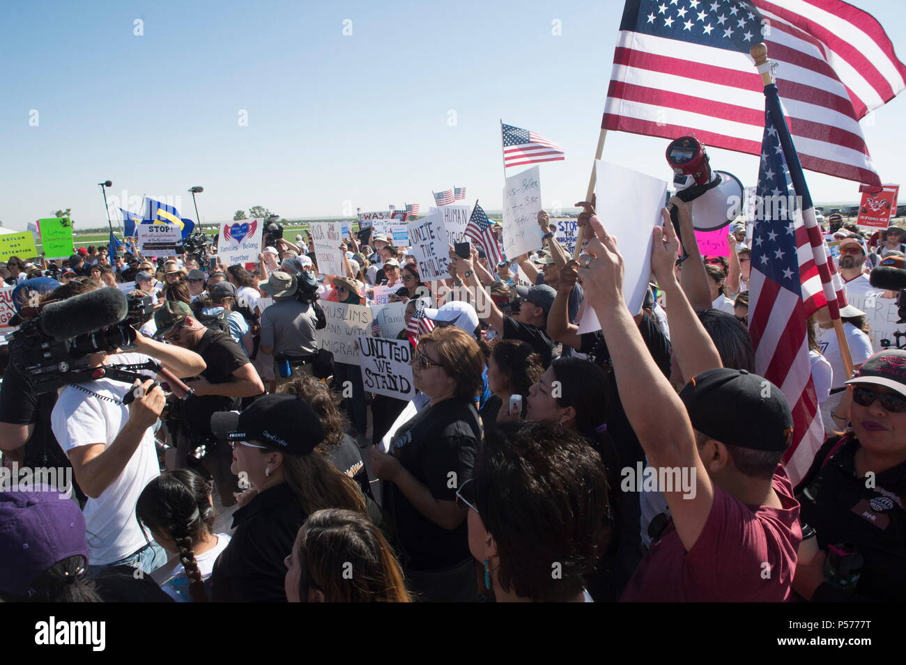 Tornillo, Texas, USA. 24th June, 2018. Hundreds of people gathered at