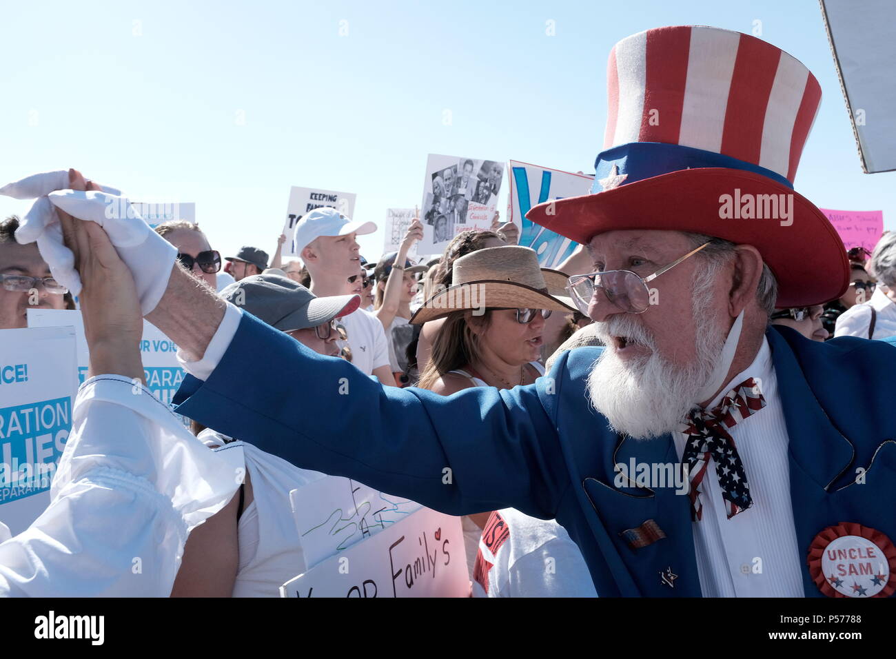 Tornillo, Texas, USA. 24th June, 2018. Leon Blevins, high fives people