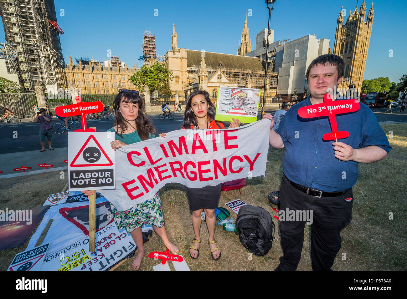 London, UK. 25th Jun, 2018. As parliament debates the Third Runway at Heathrow, protestors lobby inside and protest outside. Credit: Guy Bell/Alamy Live News Stock Photo
