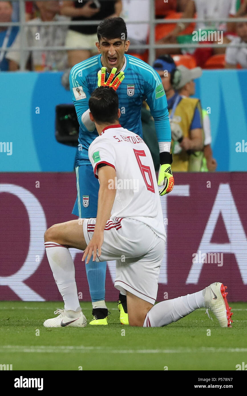 Saransk, Russia. 25th June, 2018. Iran goalkeeper Alireza Beiranvand (top) speaks with Iran's Saeid Ezatolahi during the FIFA World Cup 2018 Group B soccer match between Iran and Portugal, at the Mordovia Arena in Saransk, Russia, 25 June 2018. Credit: Saeid Zareian/dpa/Alamy Live News Stock Photo