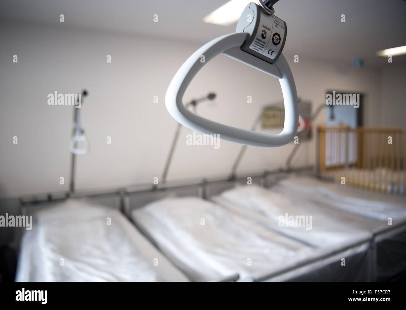 Empty beds a hospital hi-res stock photography and images - Alamy