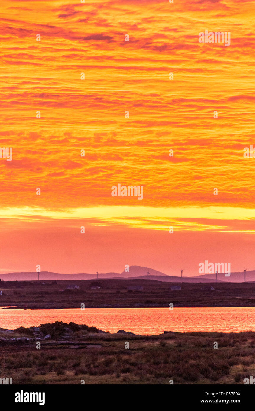 Ardara, County Donegal, Ireland weather. 26th June 2018. A spectacular sunrise on Ireland's west coast heralds what is predicted to be the warmest day of the year so far. Credit: Richard Wayman/Alamy Live News Stock Photo