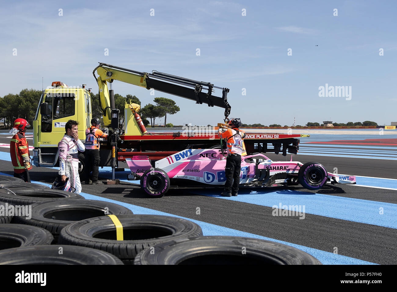22.06.2018, Circuit Paul Ricard, Le Castellet, FORMULA 1 PIRELLI GRAND PRIX  DE FRANCE 2018, 22. - 24.06.2018 , im Bild Ausfall von Sergio Perez  (MEX#11), Sahara Force India F1 Team, ein Hinterreifen