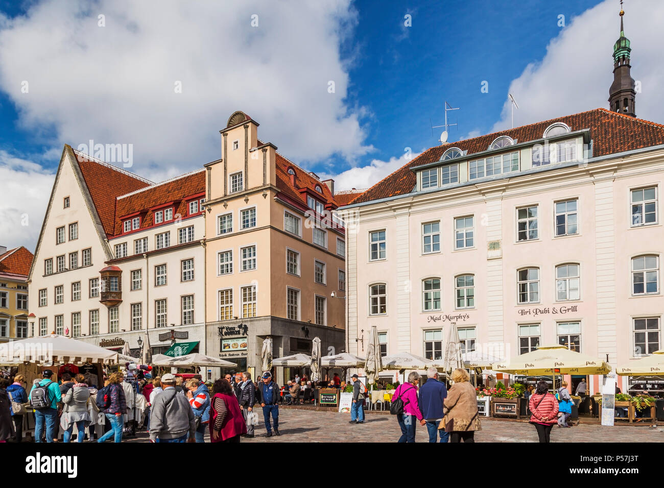 Old 18th century facades with terracotta roofs, market with tourists and souvenir vendors, Town Hall Square, Tallinn, Estonia Stock Photo