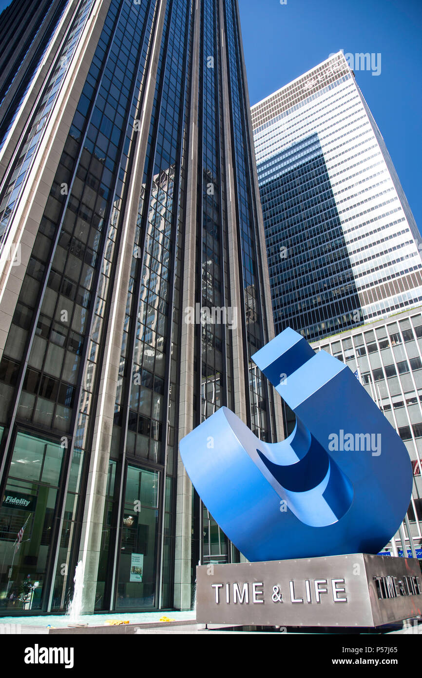 Time Life Building, 6th Avenue and Cubed Curve Sculpture, NYC Stock Photo -  Alamy