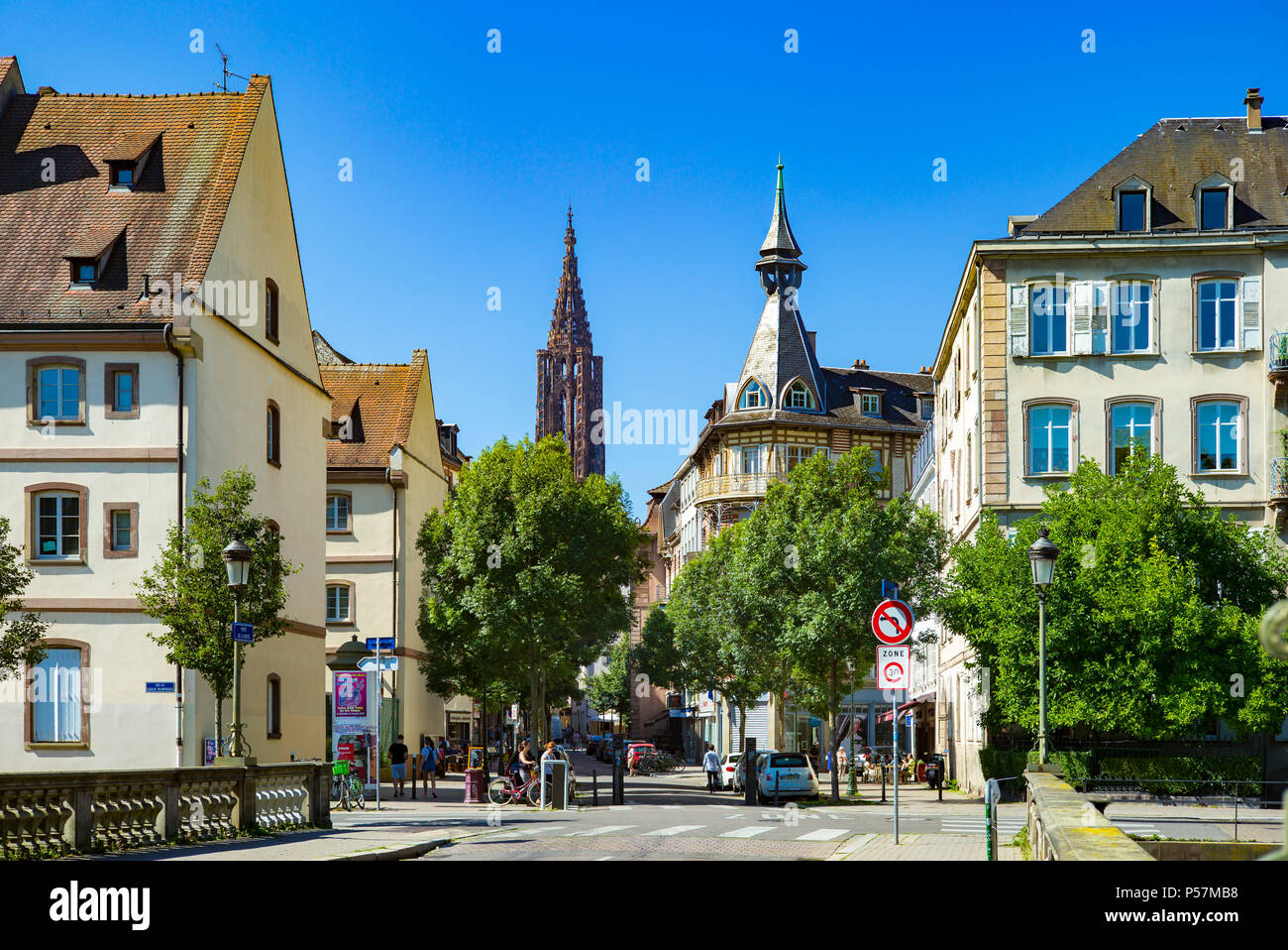 Strasbourg, rue des Récollets street, former Gallahan hotel 18th century, Volkskunst building 1905, cathedral in the distance, Alsace, France, Europe Stock Photo
