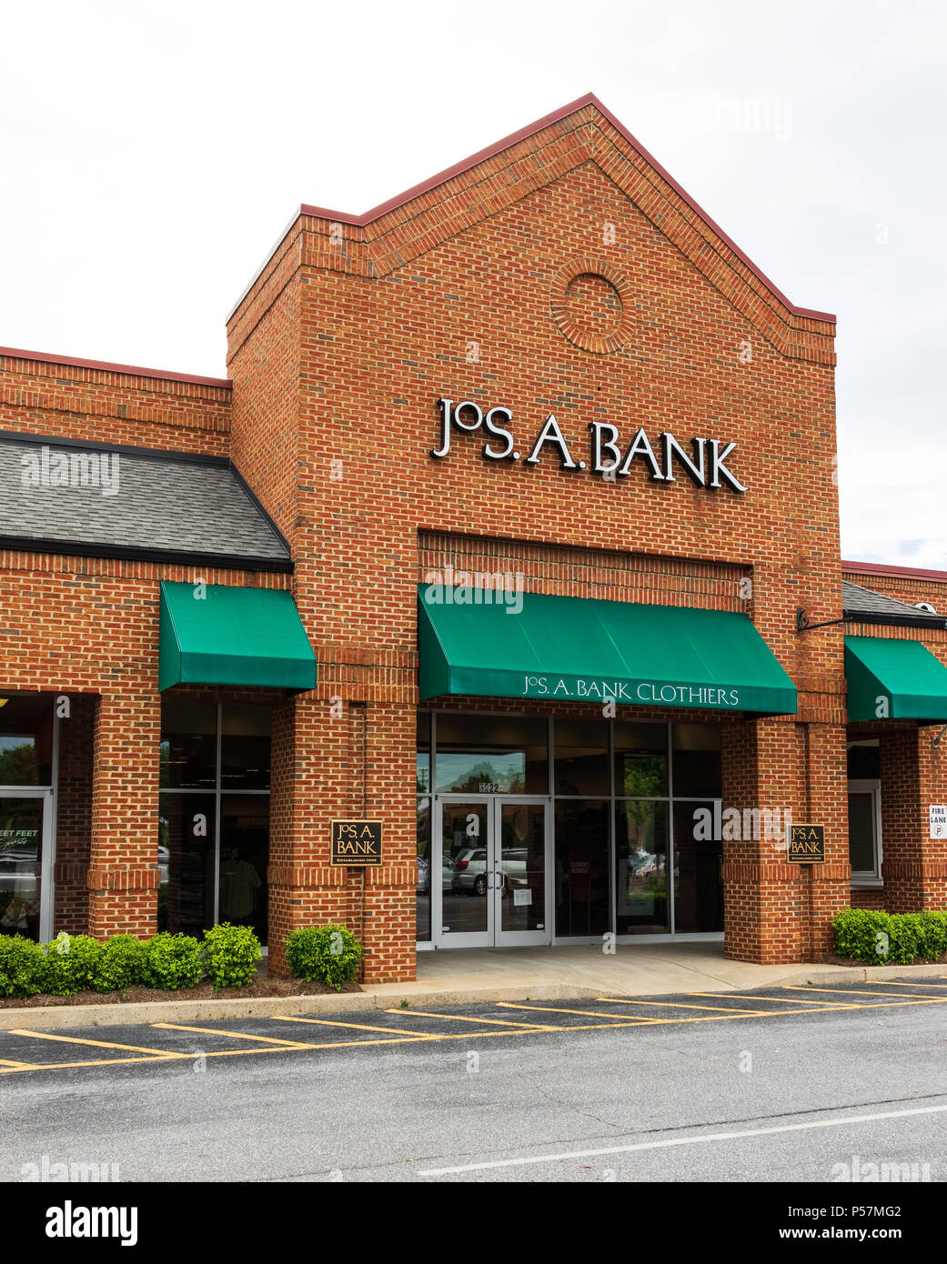 HICKORY, NC, USA-21 JUNE 18: Joseph A. Bank is a retailer of men's clothing in over 500 retail stores in the USA, and by catalog and on the internet. Stock Photo