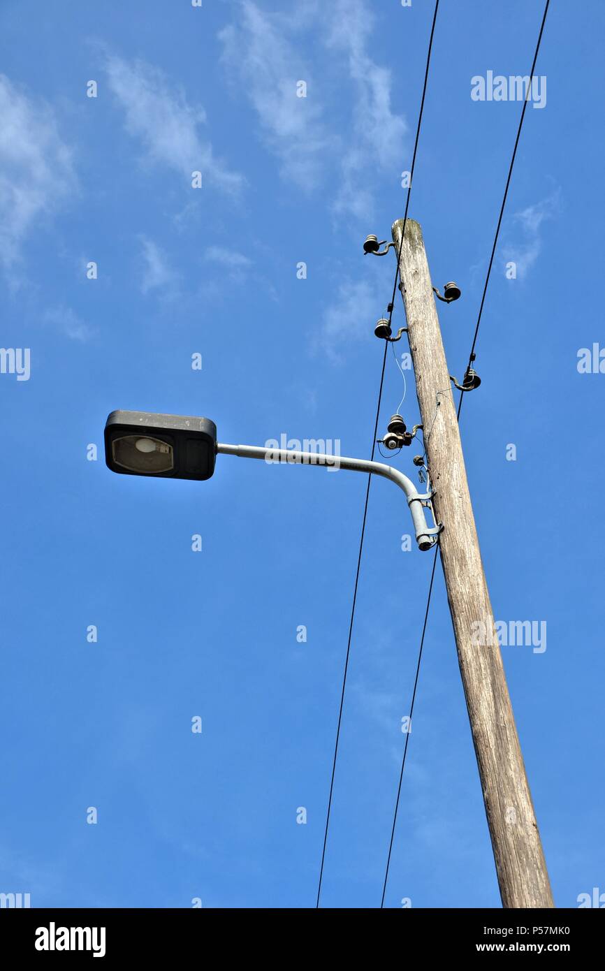 Street light power cable pole hi-res stock photography and images - Alamy