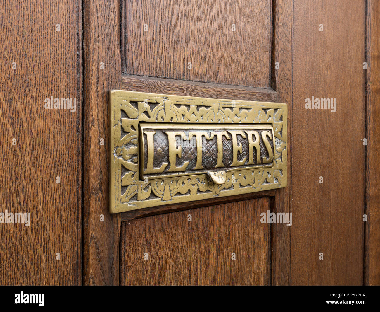 Front door letterbox letters hi-res stock photography and images - Alamy