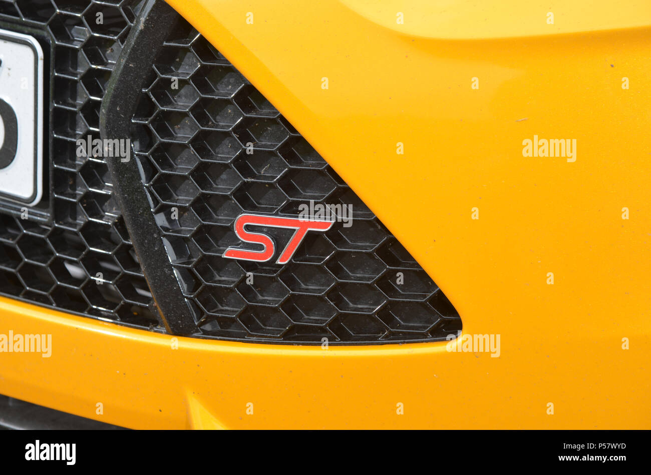 Orange ford focus st hi-res stock photography and images - Alamy