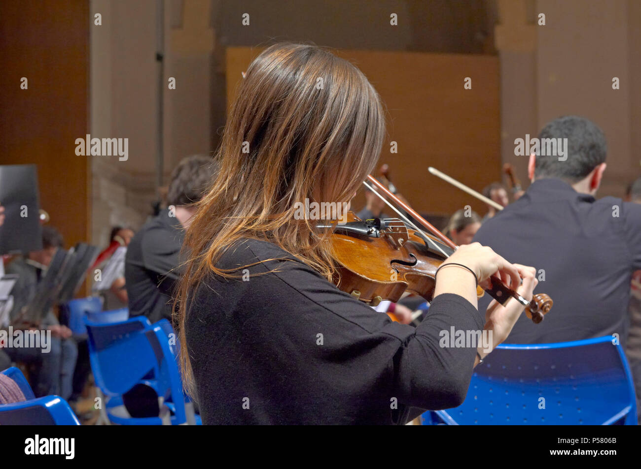 Young woman playing a violin hi-res stock photography and images - Alamy