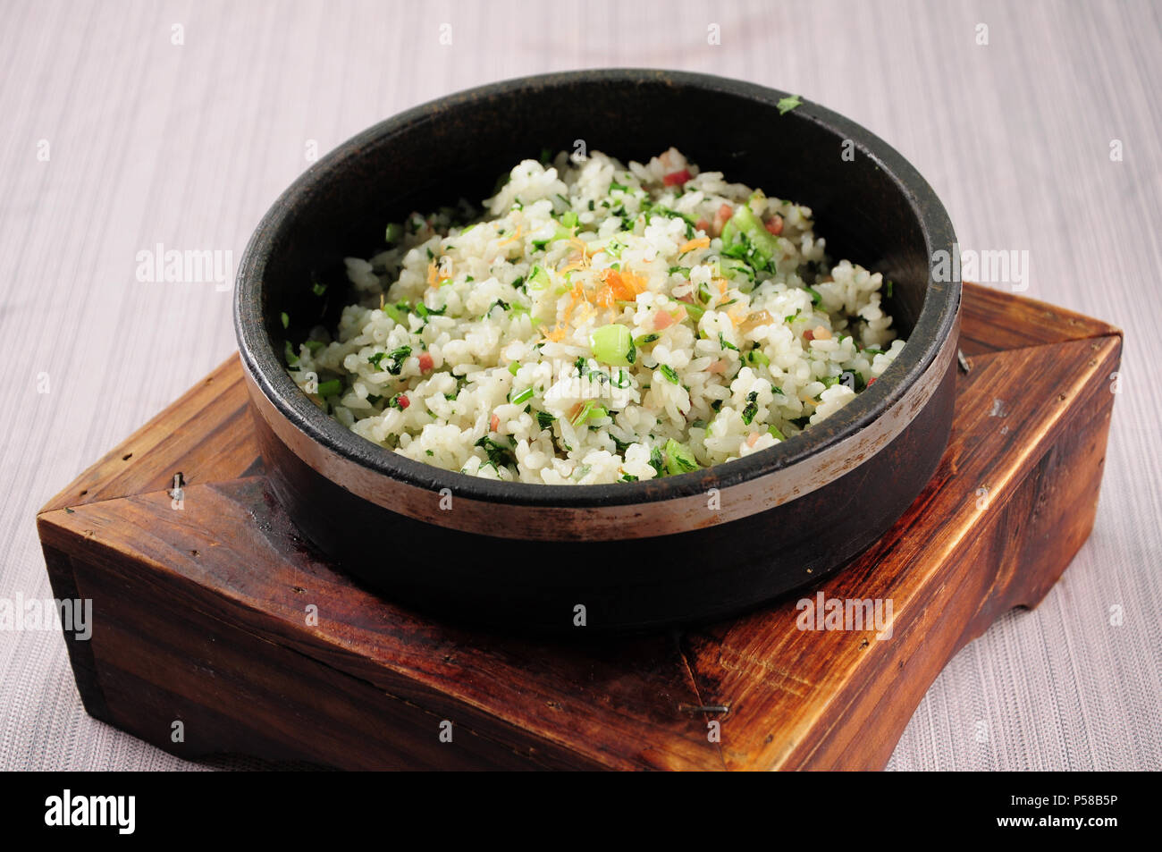 https://c8.alamy.com/comp/P58B5P/chinese-cuisine-stone-pot-rice-P58B5P.jpg