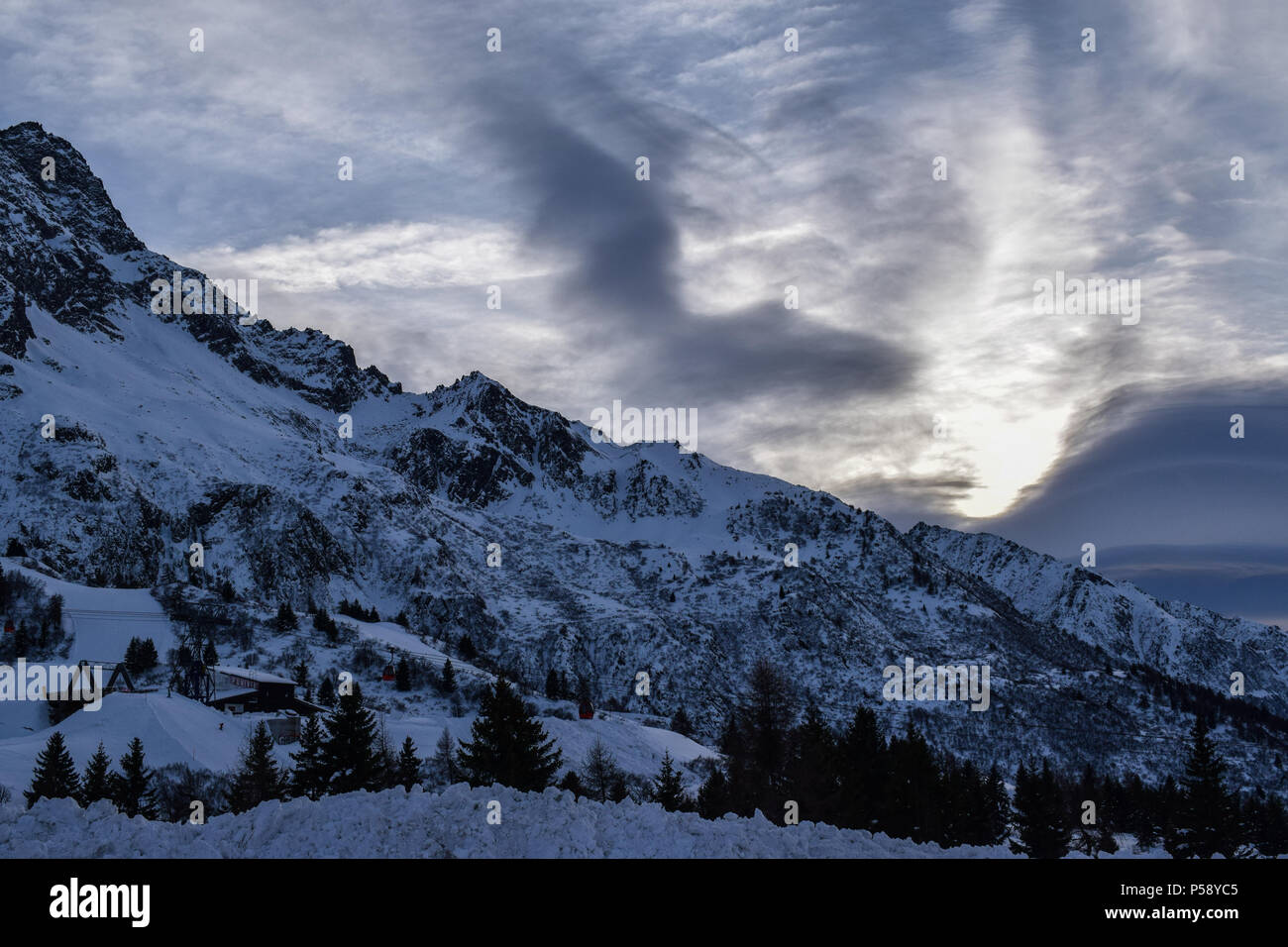 Resort in legno hi-res stock photography and images - Alamy