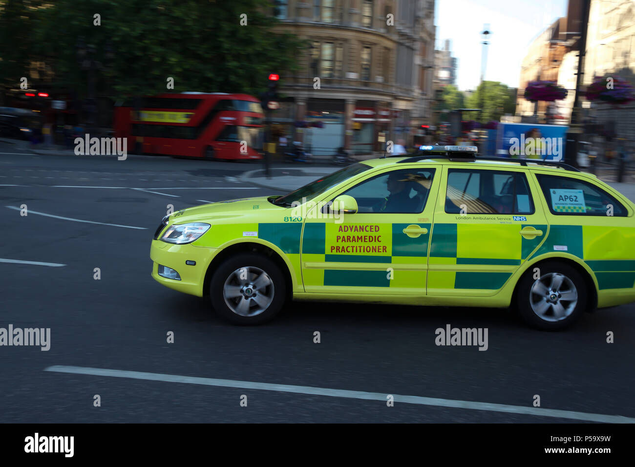 London Uk 26th June 2018 Advanced Paramedic Practitioner On The Way To A Job In Central